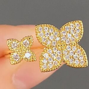 Gold Tone Flower Ring